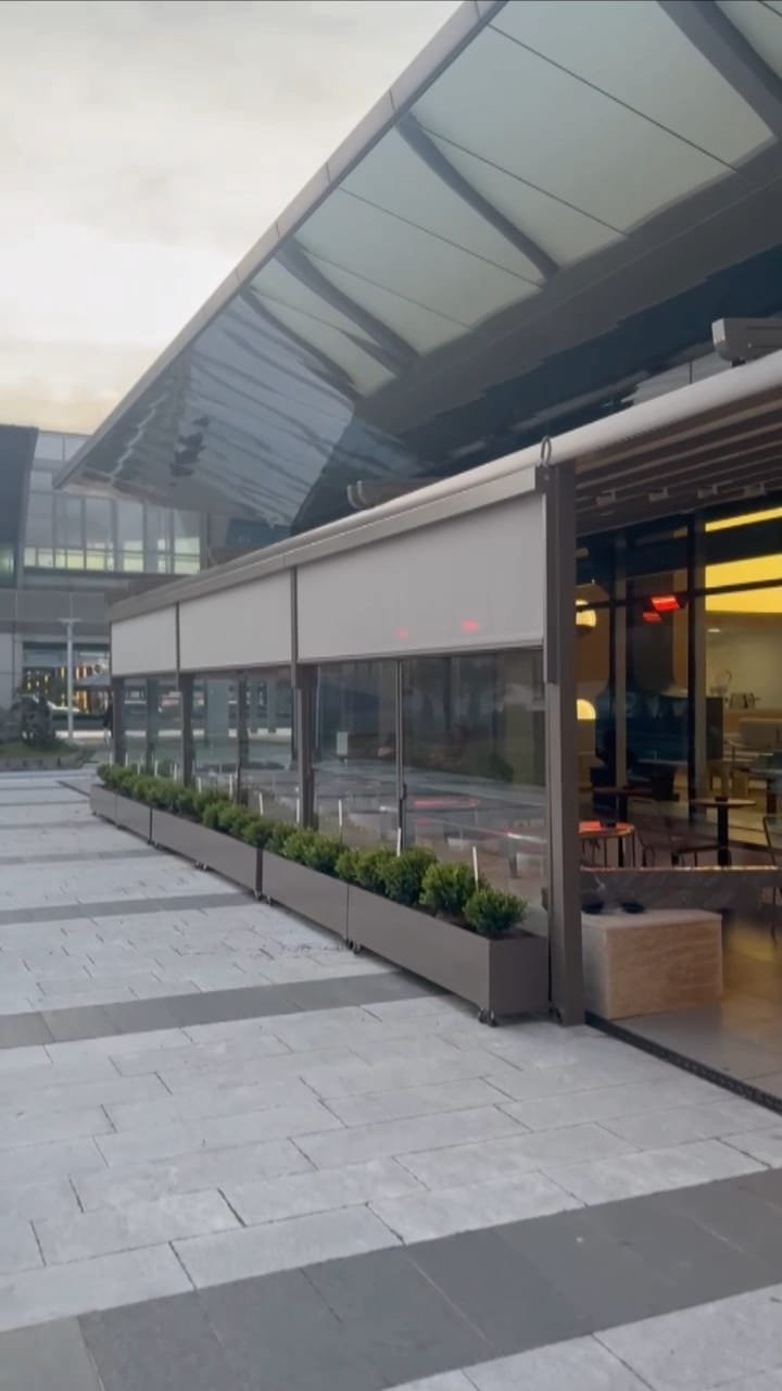 Brise-vent en verre pour restaurant à Istanbul | Projet de terrasse d'hôtel EncoArt