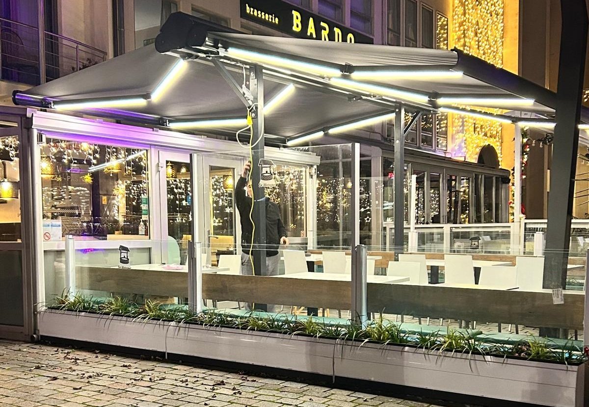 Restoran ve Kafe İçin Rüzgar Kırıcı Cam Nasıl Seçilir?